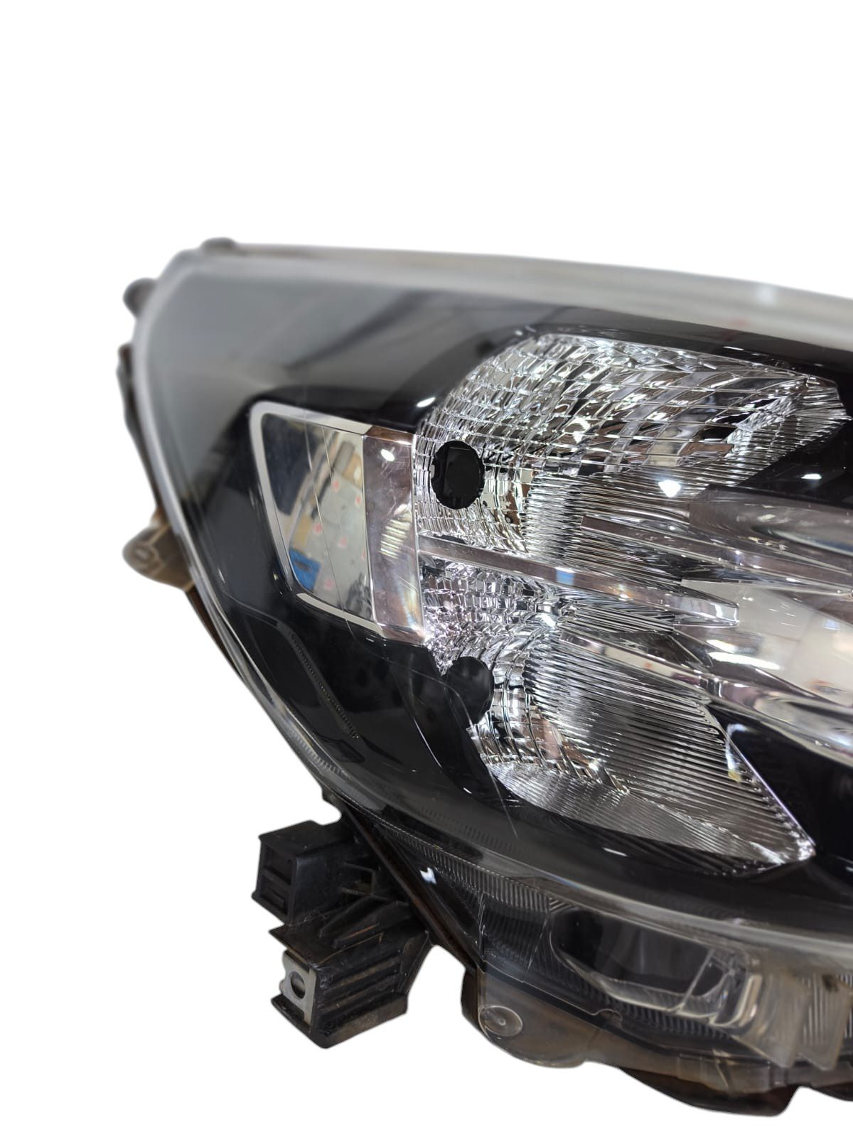 FAROL HILUX 2024 2025 MASCARA NEGRA SEM LED DIREITO (10)