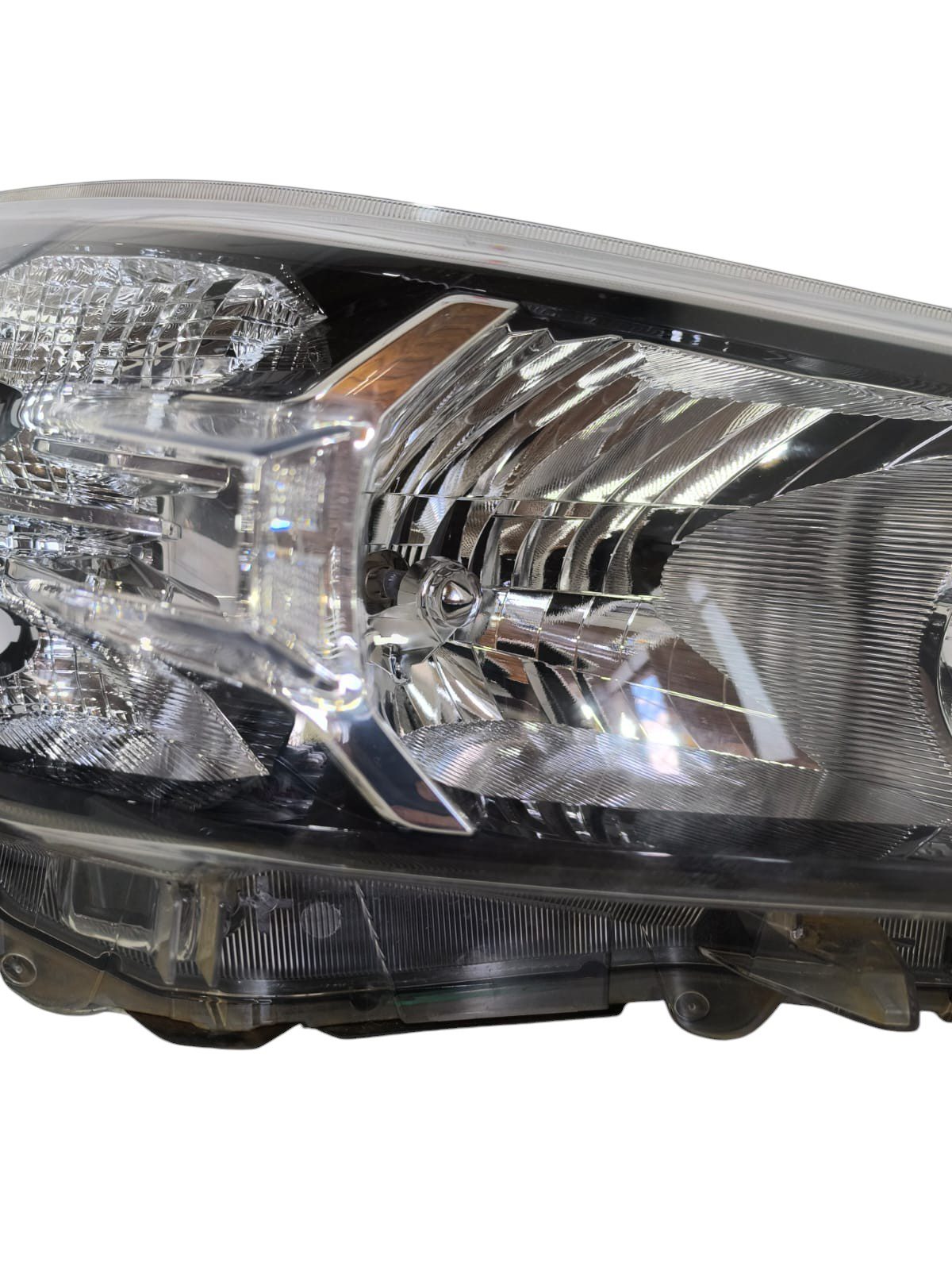 FAROL HILUX 2024 2025 MASCARA NEGRA SEM LED DIREITO (11)