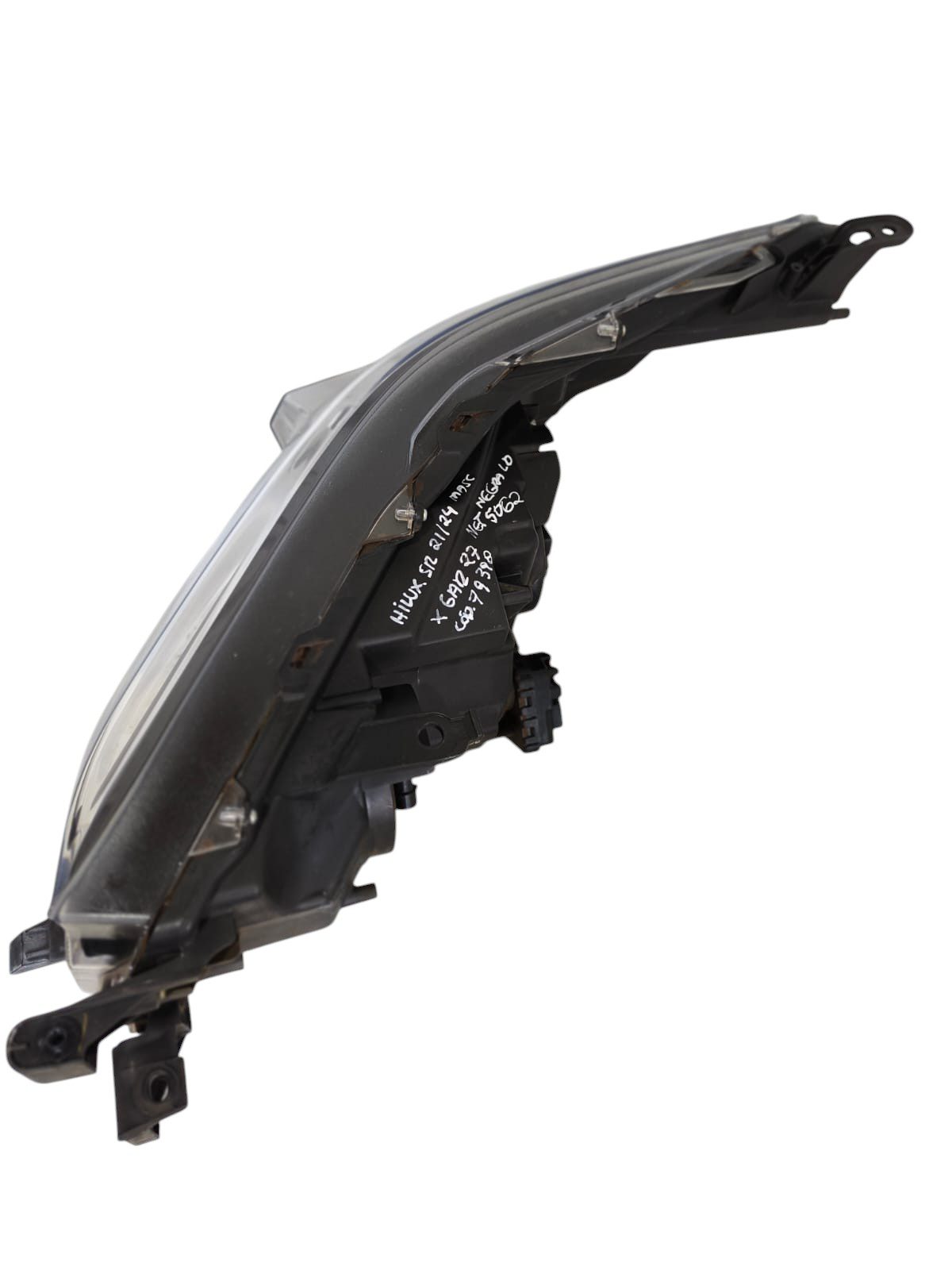 FAROL HILUX 2024 2025 MASCARA NEGRA SEM LED DIREITO (12)