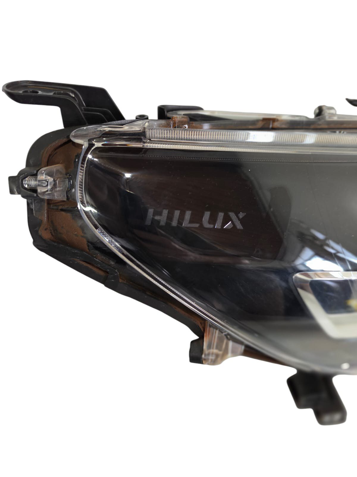FAROL HILUX 2024 2025 MASCARA NEGRA SEM LED DIREITO (14)