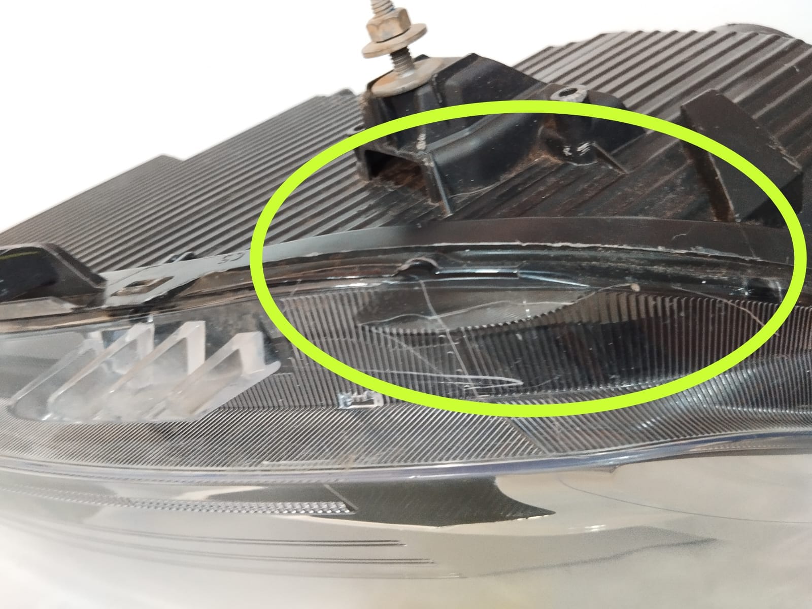 FAROL 208 2020 2025 SEM LED DIREITA (15)