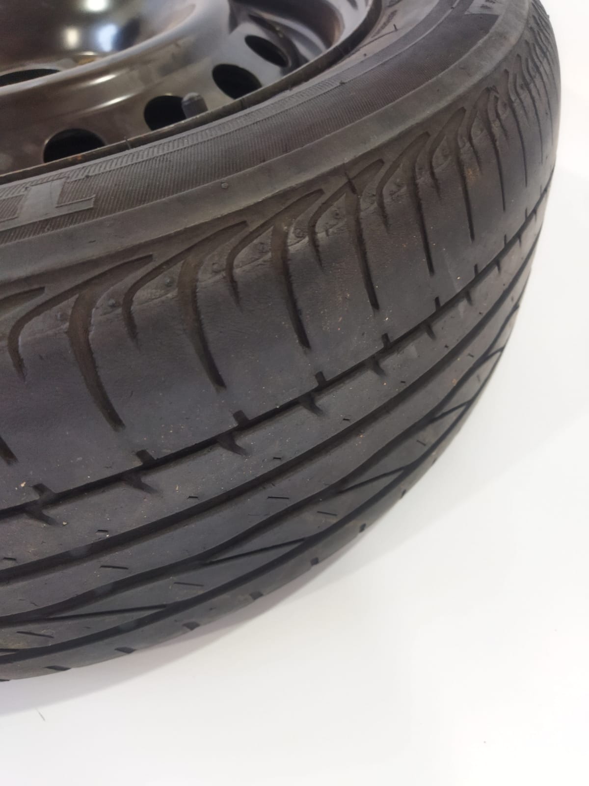 RODA FERRO ARO 15 CIVIC 1996 2005 CITY 2009 2014 FIT 2003 2008 COM PNEUS 18565 PIRELICOD 70466 (7)
