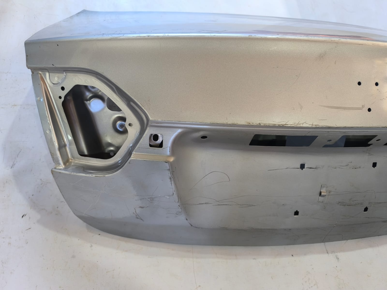 TAMPA TRASEIRA FLUENCE 2011 2019 (9)
