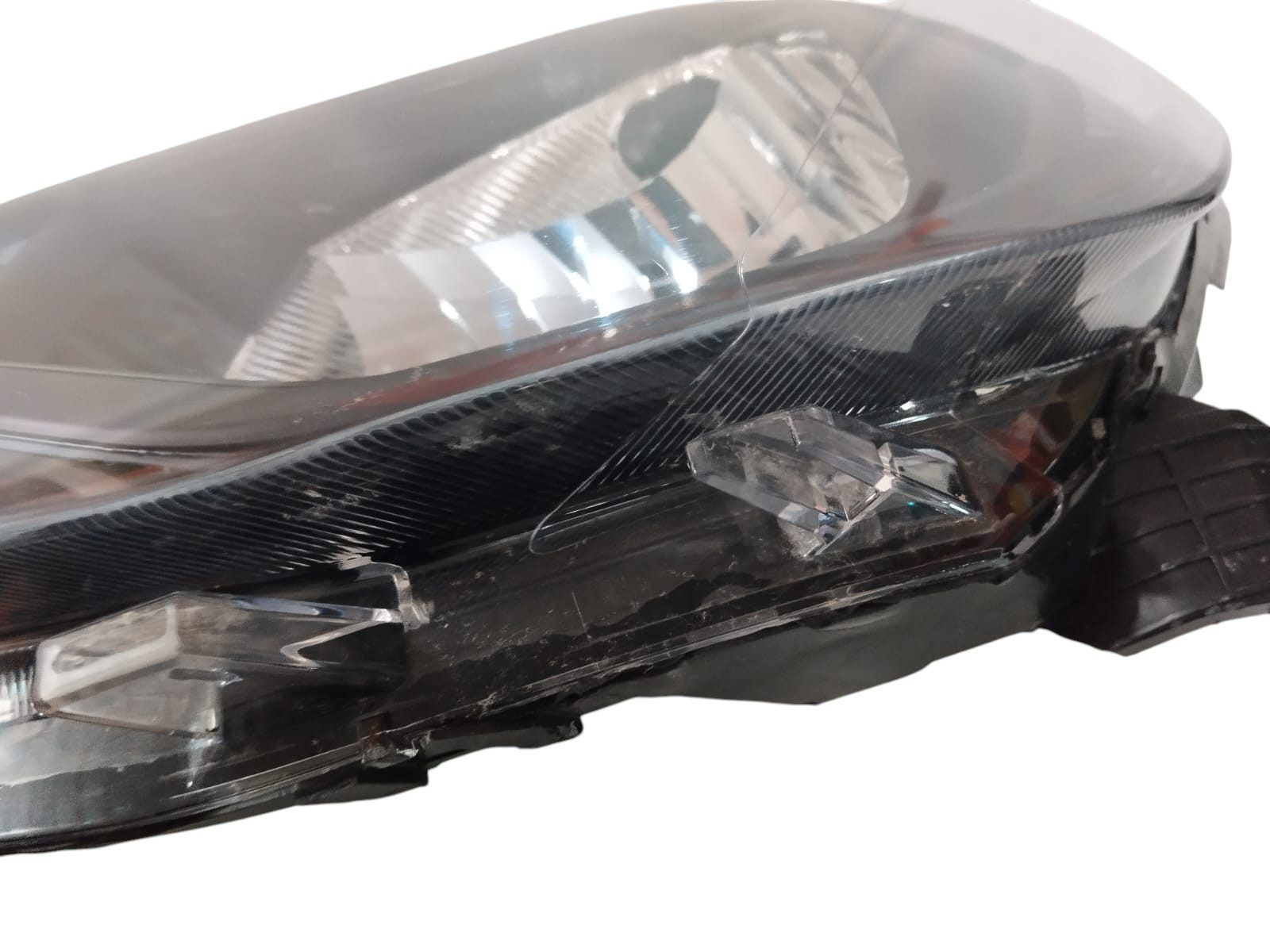 FAROL SAVEIRO G9 SIMPLES MASCARA NEGRA COM FRISO PRETO ESQUERDO (7)