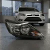 Este FAROL DIREITO da marca FORD, compatível para o modelo do veículo FOCUS, sua aplicação é para os anos de 2008 2019 MASCARA NEGRA ele é ORIGINAL USADO, com UM DETALHE NA LENTE CONFORME círculos em amarelo nas fotos, POR SE TRATAR DE UMA PEÇA USADA.